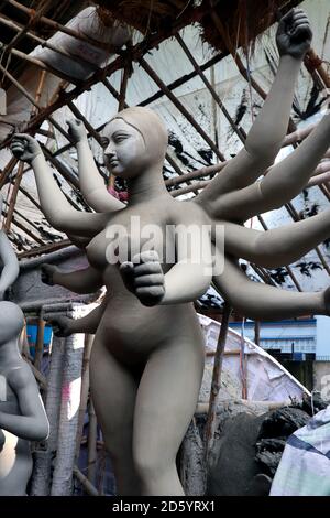 Kolkata in Westbengalen, Indien am 23. August 2019: Lehm-Idol der Hindu-Göttin Durga unter Vorbereitungen für Bengals Durga Puja Festival in Kumartuli Stockfoto