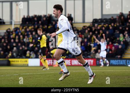 Ben Marshall von Millwall feiert das Tor zum Auftakt Stockfoto