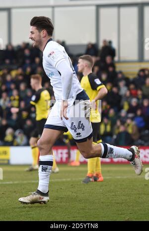 Ben Marshall von Millwall feiert das Tor zum Auftakt Stockfoto