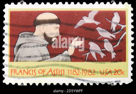 MOSKAU, RUSSLAND - 30. SEPTEMBER 2020: Die in den USA gedruckte Briefmarke zeigt Francis of Assisi, Serie, um 1982 Stockfoto