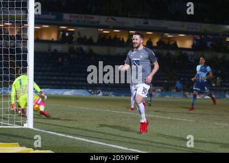 Marc McNulty von Coventry City feiert das erste Tor seiner Seite Des Spiels aus dem Strafpunkt Stockfoto