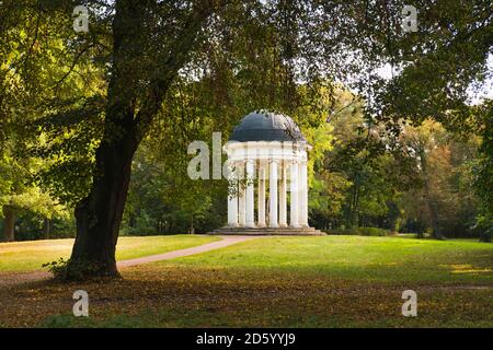 Deutschland, Dessau-Rosslau, Dessau-Woerlitzer Gartenreich, Ionischer Tempel im Georgium ladscape Garten Stockfoto