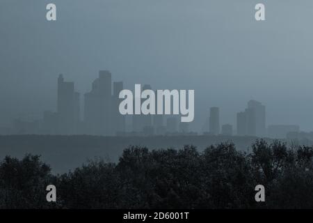Silhouetten von Wolkenkratzern in Moskau. Stockfoto