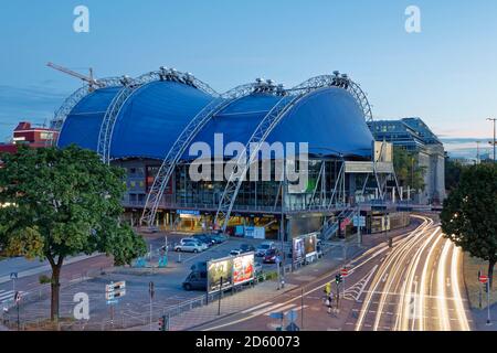 Deutschland, Köln, Musical Dome bei Dämmerung Stockfoto