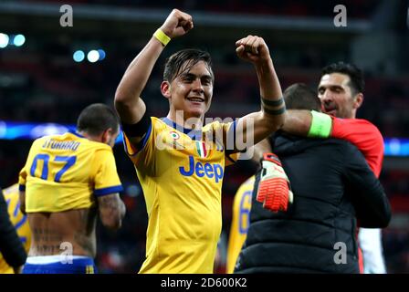 Juventus' Paulo Dybala feiert nach dem Schlusspfiff Stockfoto