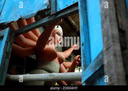 Kolkata in Westbengalen, Indien am 23. August 2019: Lehm-Idol der Hindu-Göttin Durga unter Vorbereitungen für Bengals Durga Puja Festival in Kumartuli Stockfoto