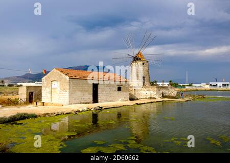 Sizilien, Trapani, Riserva naturale integrale Saline di Trapani e Paceco, Mulino Maria Stella Stockfoto