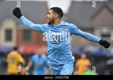 Max Biamou von Coventry City bringt sein Tor gegen Newport County ins Ziel Um es zu schaffen 1-1 Stockfoto