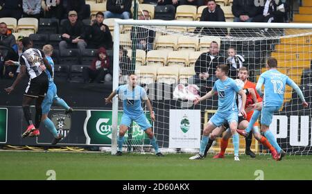 Jonathan Forte von Notts County schießt bei seinem ersten Tor an seine Seite Die Sky Bet League zwei Spiel gegen auf der Meadow Lane Nottingham Stockfoto