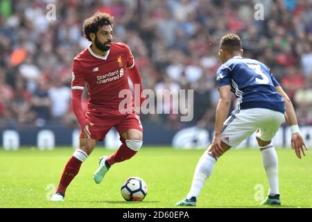 Mohamed Salah von Liverpool (links) und Kieran Gibbs von West Bromwich Albion (Rechts) Kampf um den Ball Stockfoto