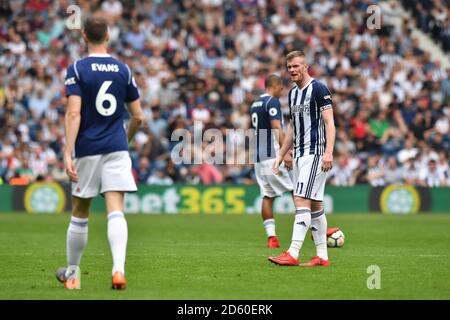 West Bromwich Albions Chris Brunt reagiert nach Liverpools Mohamed Salah Erzielte sein zweites Tor des Spiels Stockfoto