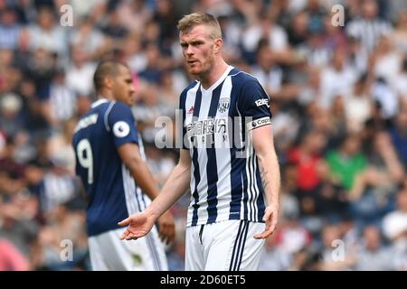 West Bromwich Albions Chris Brunt reagiert nach Liverpools Mohamed Salah Erzielte sein zweites Tor des Spiels Stockfoto