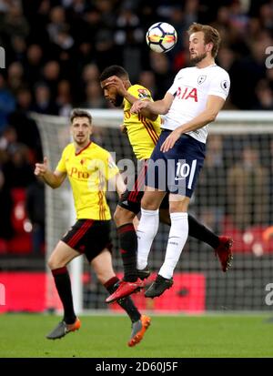 Tottenham Hotspur's Harry Kane (rechts) und Watford's Adrian Mariappa Schlacht Für eine Kopfzeile Stockfoto