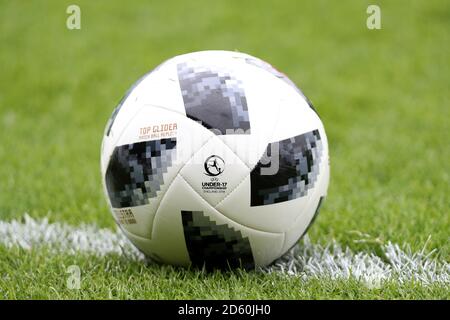 Offizieller Ball für die UEFA-Europameisterschaft unter 17 Stockfoto