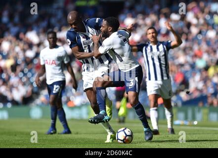 West Bromwich Albions Allan Nyom (links) und Tottenham Hotspur's Danny Rose Kampf um den Ball Stockfoto