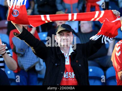 Charlton Athletic Fans feiern nach dem letzten Pfiff. Stockfoto