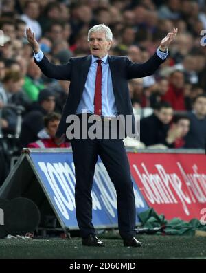 Southampton-Manager Mark Hughes ist auf der Touchline Stockfoto