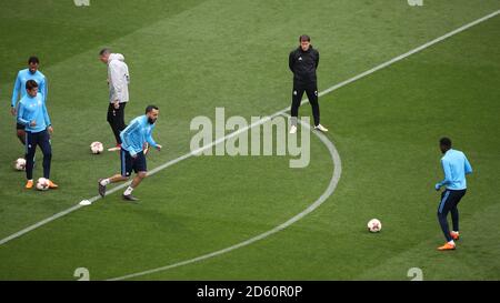 Marseille Manager Rudi Garc’ia beobachtet seine Spieler während des Trainings Stade de Lyon vor dem Europa League Finale in Lyon Morgen Stockfoto