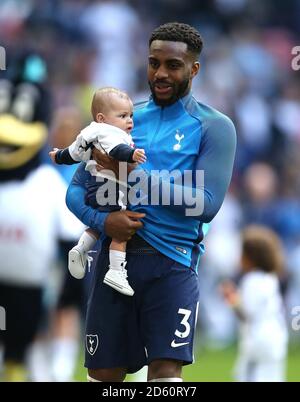 Danny Rose von Tottenham Hotspur feiert nach dem letzten Pfiff Stockfoto