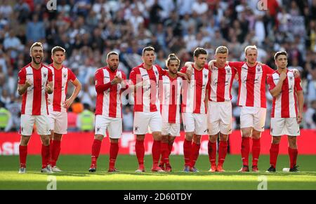 Brackley Town Spieler stehen während der Elfmeterschießen Stockfoto