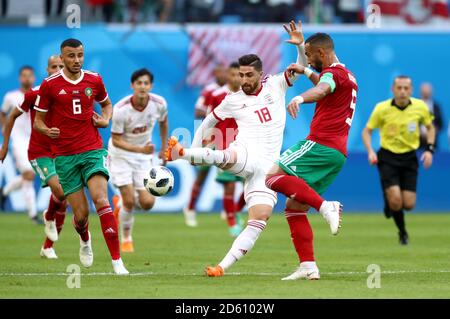 Irans Alireza Jahanbakhsh (Mitte) und Marokkos Medhi Benatia (rechts) Schlacht Für den Ball Stockfoto