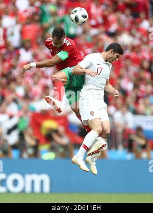 Marokkos Medhi Benatia (links) und Portugals Goncalo Guedes kämpfen um Der Ball Stockfoto