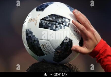 Eine Gesamtansicht eines Adidas Telstar Matchballs Stockfoto