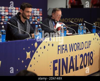 Frankreichs Hugo Lloris bei einer Pressekonferenz vor der WM-Finale gegen Kroatien Stockfoto