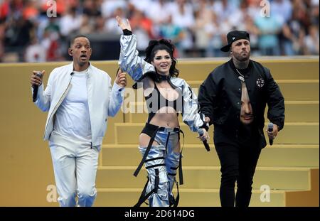 Will Smith, Era Istrefi und Nicky Jam, bei der Abschlussfeier vor dem Finale der FIFA Fußball-Weltmeisterschaft 2018 im Luzhniki-Stadion in Moskau, 15. Juli 2018 Stockfoto