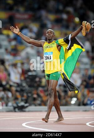 Datei Foto: Usain Bolt probiert für die australische Fußballmannschaft Central Coast Mariners aus. Jamaikas Usain Bolt feiert den Sieg des Männer-100m-Finales in einer neuen Weltrekordzeit von 9.69 im Pekinger Nationalstadion Jamaikas Usain Bolt feiert den Sieg des Männer-100m-Finales in einer neuen Weltrekordzeit von 9.69 im Pekinger Nationalstadion ... Olympische Spiele - Peking Olympische Spiele 2008 - Tag Acht ... 16-08-2008 ... Peking ... China ... Bildnachweis sollte lauten: Tony Marshall/EMPICS Sport. Eindeutige Referenz-Nr. 6243016 ... Stockfoto