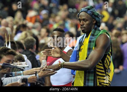 Datei Foto: Usain Bolt probiert für die australische Fußballmannschaft Central Coast Mariners aus. Jamaikas Usain Bolt trägt Tartan, als er mit Fans feiert, nachdem er die 4x100-m-Staffel der Männer gewonnen hat ... Sport - 2014 Commonwealth Games - Tag Zehn ... 02-08-2014 ... Glasgow - Hampden Park ... Vereinigtes Königreich ... Bildnachweis sollte lauten: EMPICS Sport / EMPICS Sport. Eindeutige Referenz-Nr. 20559028 ... Stockfoto