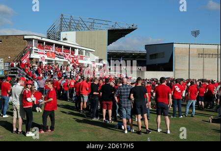 Aberdeen Fans vor dem Spiel Stockfoto