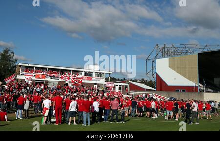 Aberdeen Fans vor dem Spiel Stockfoto