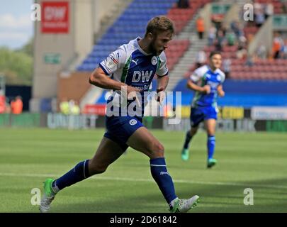 Michael Jacobs von Wigan Athletic feiert, nachdem er seinen Beiden das zweite Tor erzielt hat. Stockfoto