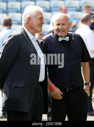 Ehemalige Coventry City Spieler Jeff Blockley (links) und Coventry City Billy Bell von der früheren Players Association Stockfoto