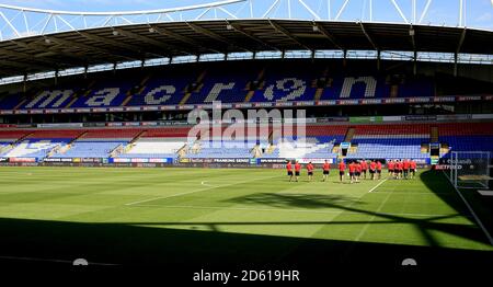 Das Team von Bristol City inspiziert das Spielfeld vor dem Himmel Bet Championship Spiel gegen Bolton Wanderers Stockfoto