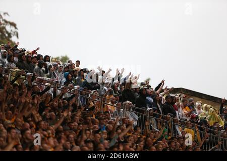 Wolverhampton Wanderers' Fans in der Tribüne gegen Everton während der Spiel bei Molineux Stockfoto