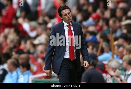 Arsenal-Manager Unai Emery scheint während des Spiels niedergeschlagen Stockfoto