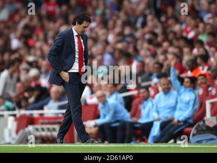 Arsenal-Manager Unai Emery scheint während des Spiels niedergeschlagen Stockfoto