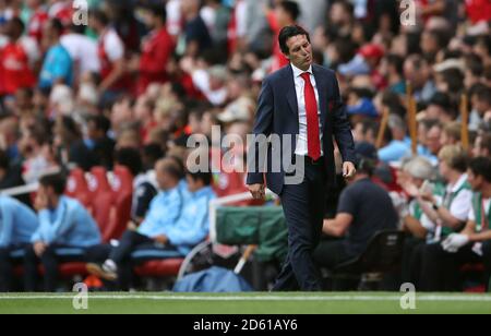 Arsenal-Manager Unai Emery scheint während des Spiels niedergeschlagen Stockfoto