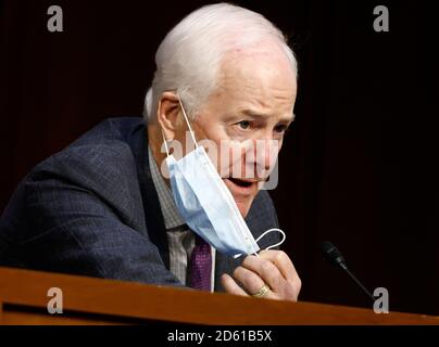 Washington, DC, USA. Oktober 2020. WASHINGTON, DC - 14. OKTOBER: Senator John Cornyn (R-TX) spricht während der Bestätigungsverhandlung des Justizausschusses des Senats für Richterin Amy Coney Barrett am 14. Oktober 2020 auf dem Capitol Hill in Washington, DC. Barrett wurde von Präsident Donald Trump zur Besetzung der im September verstorbenen Justizministerin Ruth Bader Ginsburg ernannt. (Foto von Samuel Corum/Pool/Sipa USA) Quelle: SIPA USA/Alamy Live News Stockfoto