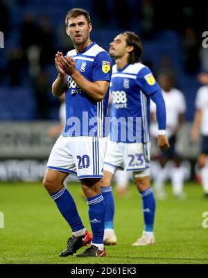 Gary Gardner von Birmingham City applaudiert am Ende den Fans Der Bolton Wanderers gegen Birmingham City Spiel bei der University of Bolton Stadium Stockfoto