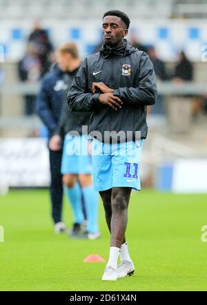 Jordy Hiwula von Coventry City wärmt sich vor dem Start auf Stockfoto