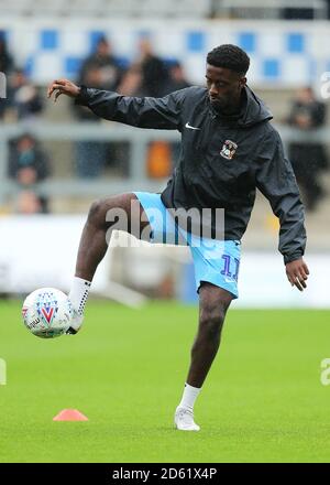 Jordy Hiwula von Coventry City wärmt sich vor dem Start auf Stockfoto