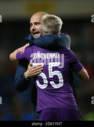 Manchester City Manager Pep Guardiola feiert mit Brahim Diaz nach Das Spiel Stockfoto