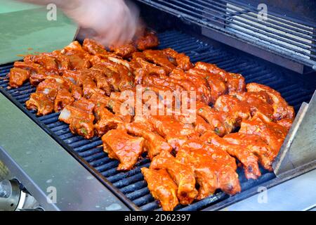 BBQ Schweinefleisch Ribs Kochen auf dem Grill Stockfoto