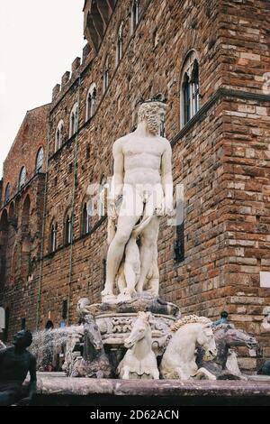 FLORENZ, ITALIEN - 25. Okt 2019: Neptun-Statue in Florenz, Italien von Bartolomeo Ammannati auf der Piazza della Signoria Stockfoto