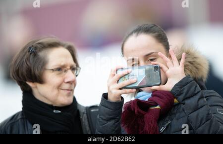 Burnley-Fans in den Tribünen während des Spiels Stockfoto