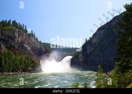 Grenzdamm am Pend Oreille River Stockfoto