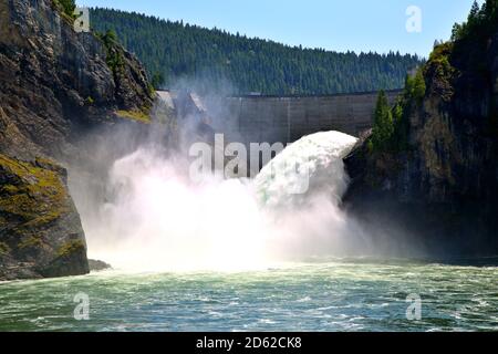 Grenzdamm am Pend Oreille River Stockfoto